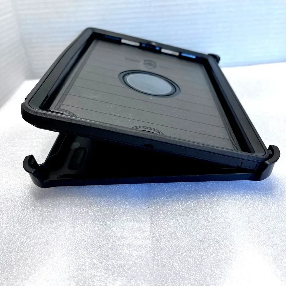 Otter Box Defender 10” Black case for IPad 7-9